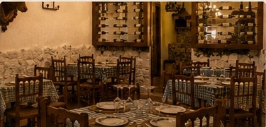 Interior del Mesón La Fea